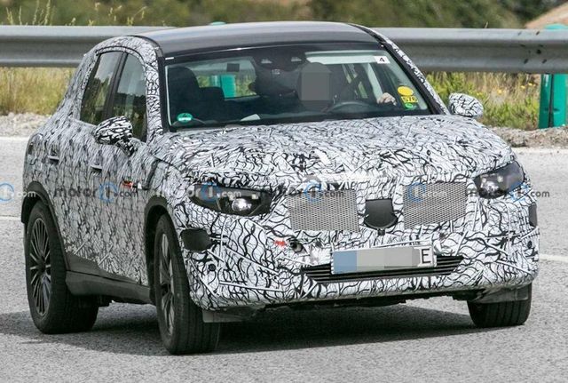 Гібридний Mercedes-Benz GLC нового покоління зняли під час тестів: фото - фото 464313