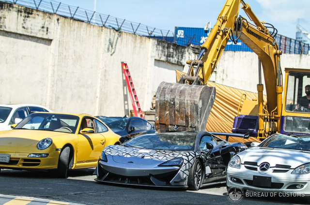 Уряд Філіппін знищив чергову партію розкішних автомобілів: дивіться відео - фото 464454