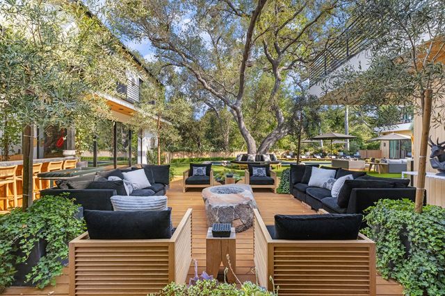 Зірка Гри престолів продає помпезний маєток за 17 мільйонів доларів: як він виглядає - фото 464474