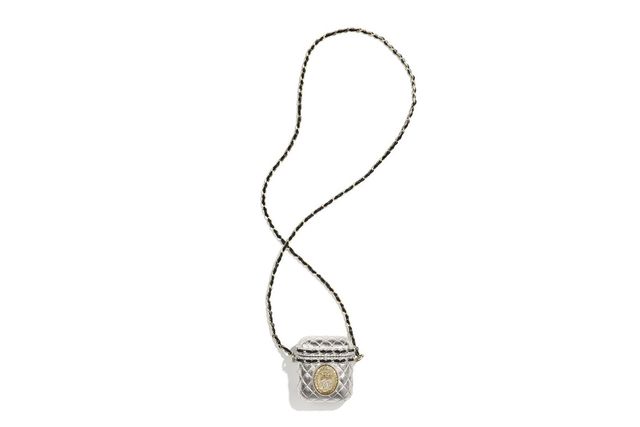 Chanel випустила чохли для Apple AirPods з ланцюжками та перлинами - фото 464489