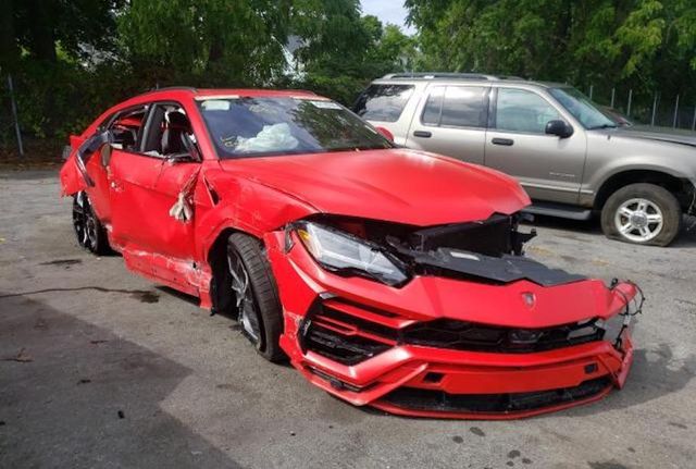 Купити можна, а їздити – ні: у мережі продають Lamborghini Urus за 850 доларів - фото 464529