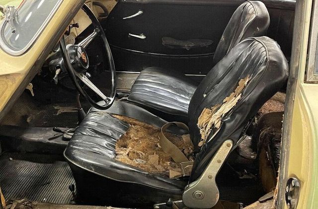 Ржавий Porsche, який простояв у гаражі 40 років, продали за 45 тисяч доларів - фото 464803