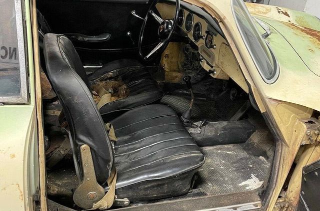 Ржавий Porsche, який простояв у гаражі 40 років, продали за 45 тисяч доларів - фото 464804