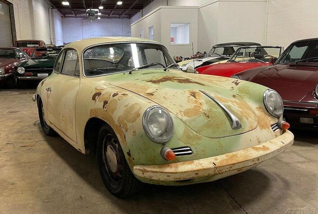Ржавий Porsche, який простояв у гаражі 40 років, продали за 45 тисяч доларів - фото 464806