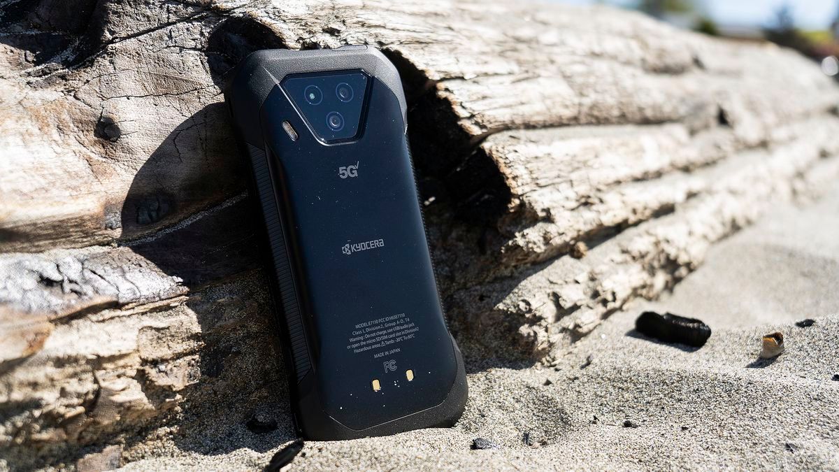 Kyocera DuraForce Ultra потрапив до рук техноблогера - фото 1