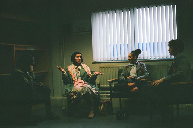 Уже скоро: Netflix показав кадри з третього сезону серіалу Сексуальне виховання - фото 464955