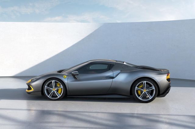 Ferrari представила свій перший дорожній суперкар з двигуном V6 - фото 465002