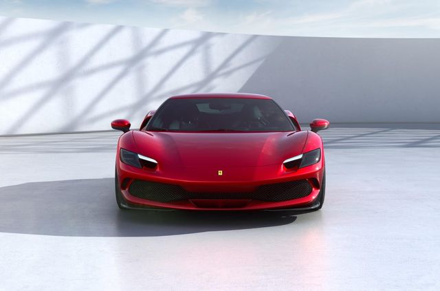 Ferrari представила свій перший дорожній суперкар з двигуном V6 - фото 465004