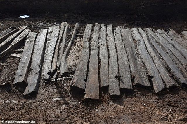 У болоті Німеччини знайшли шкіряний черевик з минулої ери: фотофакт - фото 465019