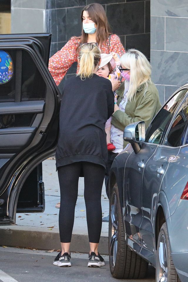 Камерон Діас вперше показала обличчя донечки - фото 465057