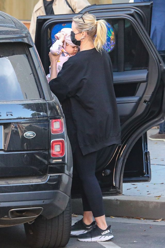 Камерон Діас вперше показала обличчя донечки - фото 465058