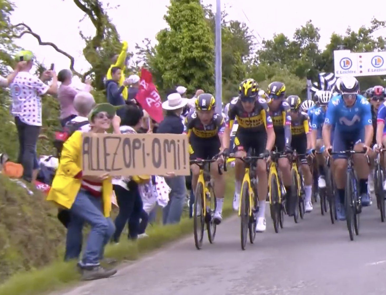 Масове падіння на Тур де Франс - фото 1