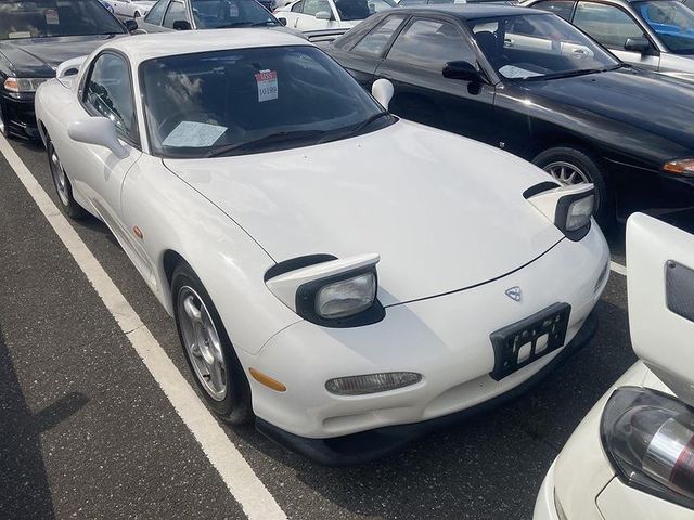 Продане на аукціоні авто розтрощили, не встигнувши передати новому власнику: фотофакт - фото 465259