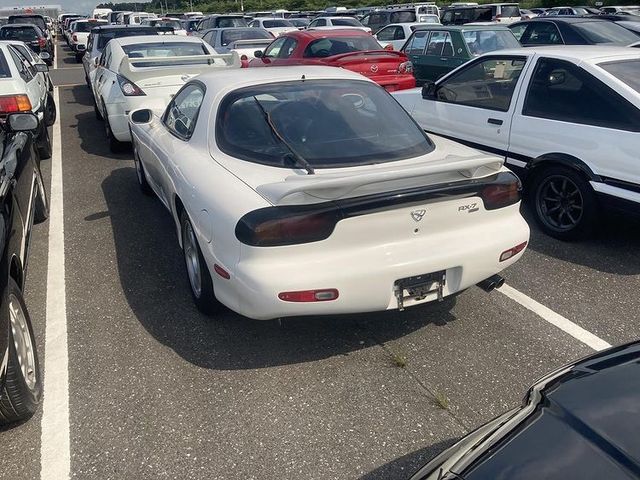 Продане на аукціоні авто розтрощили, не встигнувши передати новому власнику: фотофакт - фото 465261