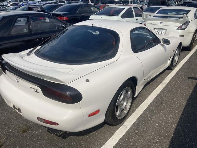 Продане на аукціоні авто розтрощили, не встигнувши передати новому власнику: фотофакт - фото 465262