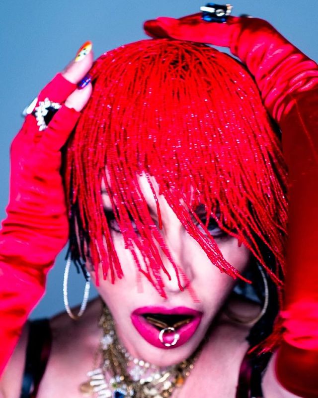 Мадонна позувала для Vogue, повністю оголивши груди: відверті кадри (18+) - фото 465666