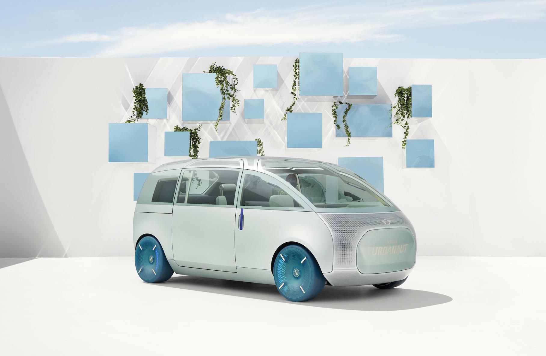 У мережі показали, як виглядатиме перший електричний мінівен MINI