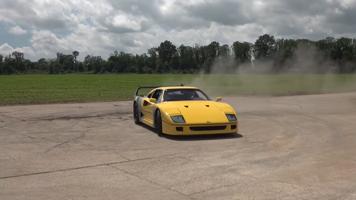 Ferrari F40 перевірили на міцність на бездоріжжі - фото 1