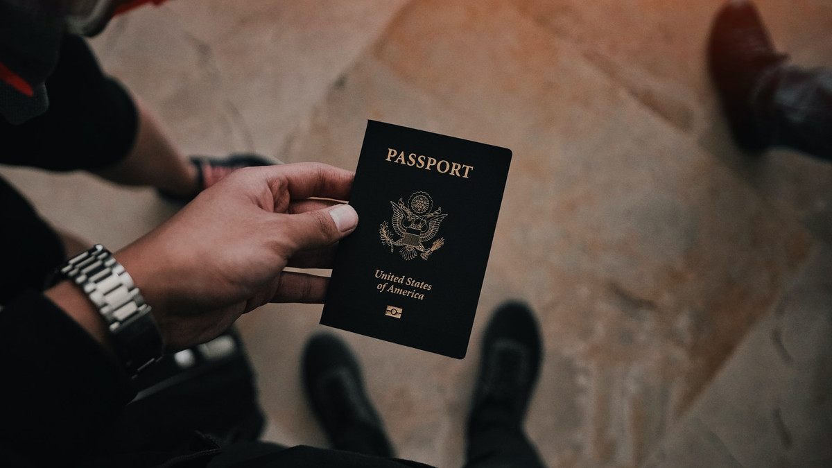 Уже скоро власники паспортів США зможуть міняти свій гендер - фото 1