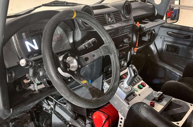 Найпотужніший і найшвидший Land Rover Defender пустять з молотка - фото 466051