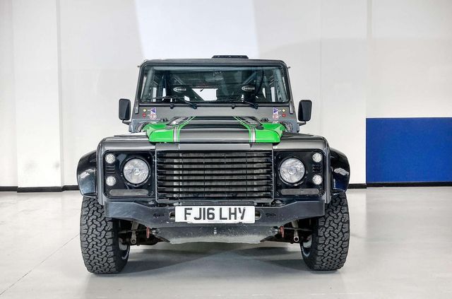 Найпотужніший і найшвидший Land Rover Defender пустять з молотка - фото 466054