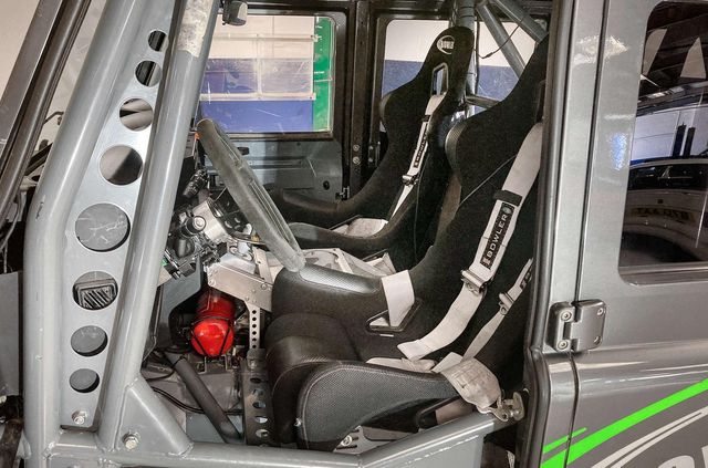 Найпотужніший і найшвидший Land Rover Defender пустять з молотка - фото 466056