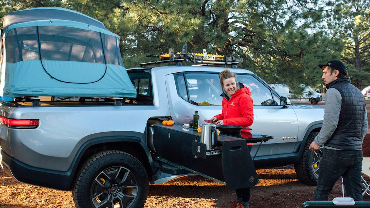 Rivian R1T можна перетворити на "польову" кухню - фото 1