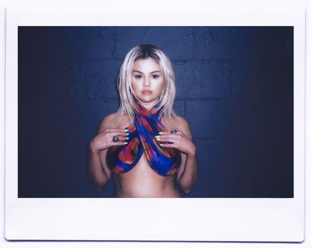 Селена Гомес вразила фанатів зйомкою в купальниках без фотошопу (18+) - фото 466255