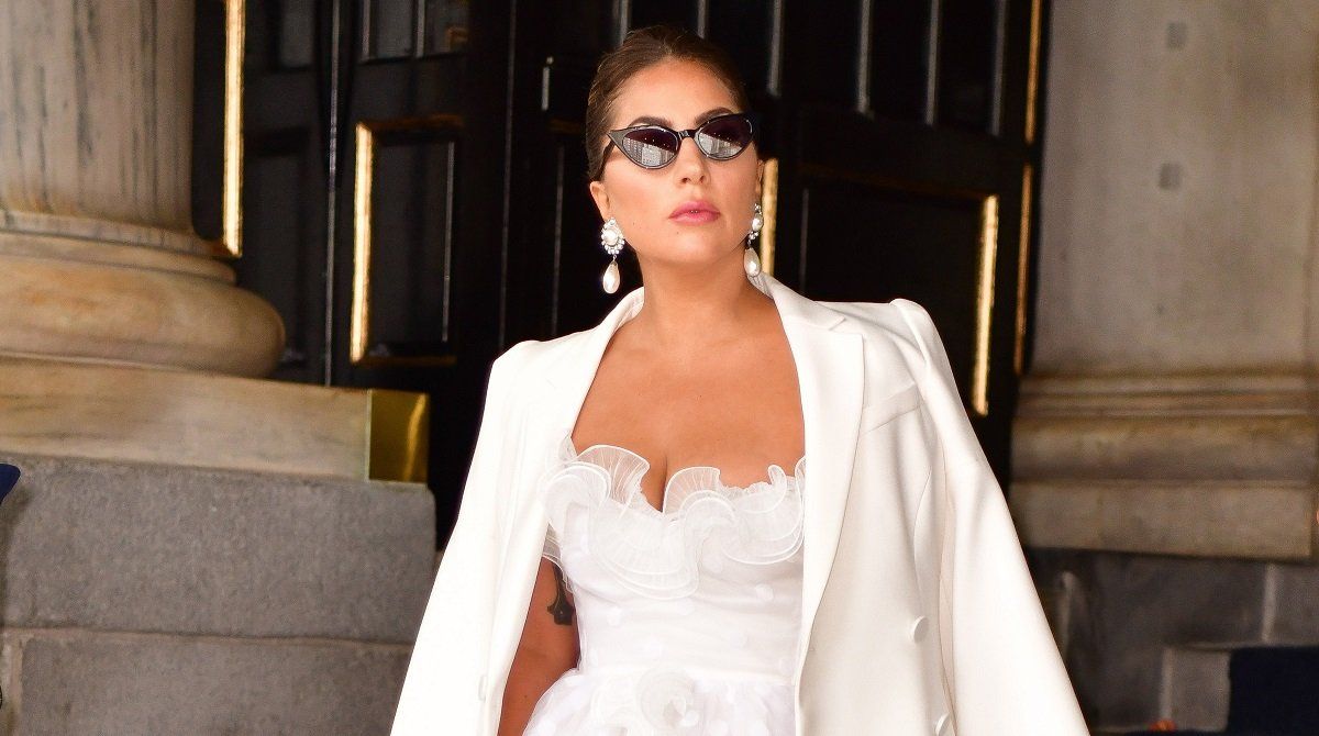 Леді Гага блиснула декольте на вулицях Нью-Йорку