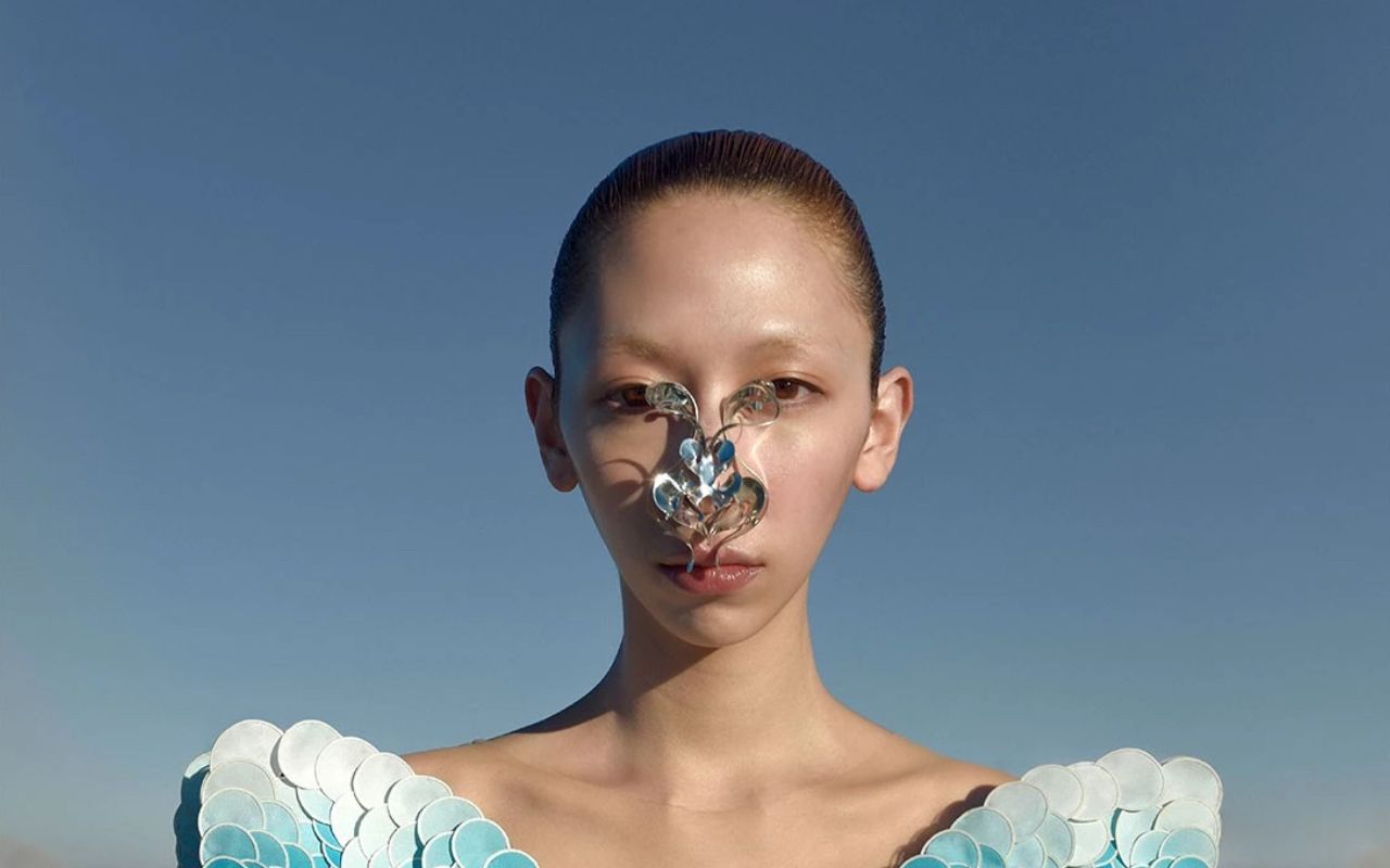 Розкішні сукні створені з океанічного пластику - фото 1