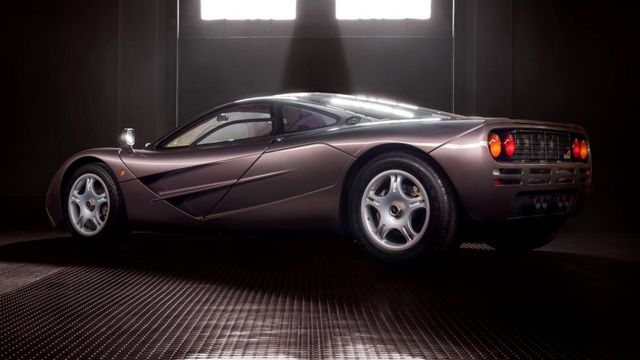 Потужний McLaren F1 за 15 мільйонів доларів виставили на продаж - фото 466539
