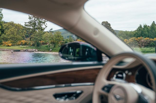 Представлений гібрид Bentley Flying Spur з запасом ходу 700 кілометрів - фото 466795