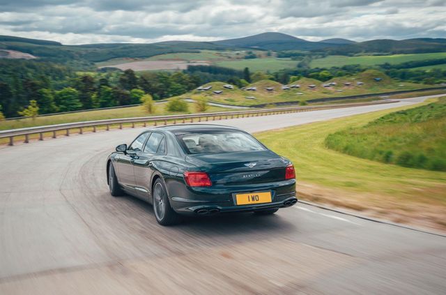 Представлений гібрид Bentley Flying Spur з запасом ходу 700 кілометрів - фото 466798
