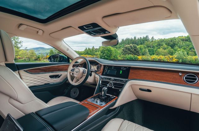 Представлений гібрид Bentley Flying Spur з запасом ходу 700 кілометрів - фото 466799