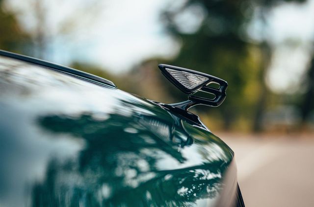 Представлений гібрид Bentley Flying Spur з запасом ходу 700 кілометрів - фото 466802