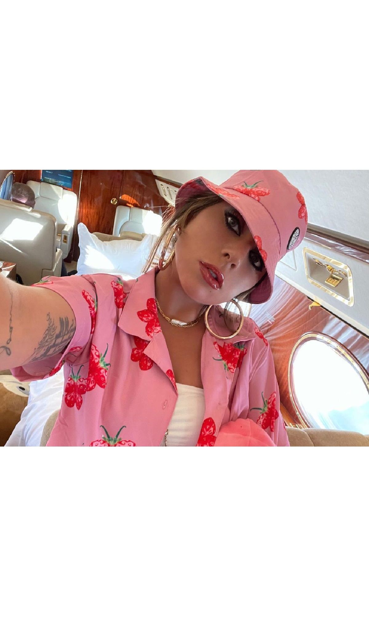 Леді Гага без одягу та косметики розбурхала фанів: відео