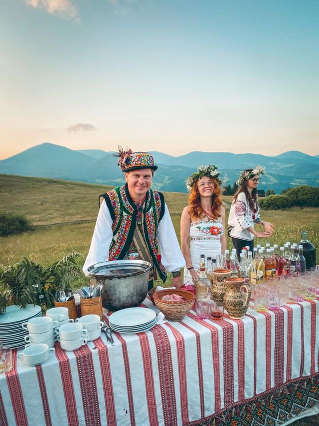 Дмитро Комаров показав, як відсвяткував Івана Купала з гуцулами - фото 466977