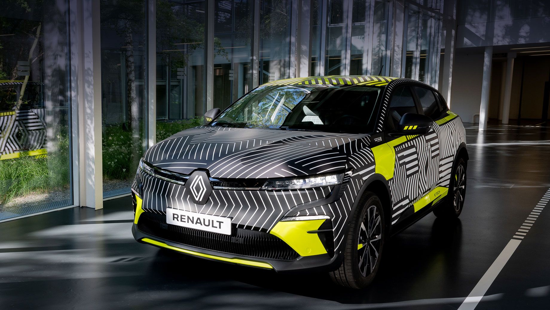 Коли дебютує електричний Renault Megane, який повністю замінить паливну версію