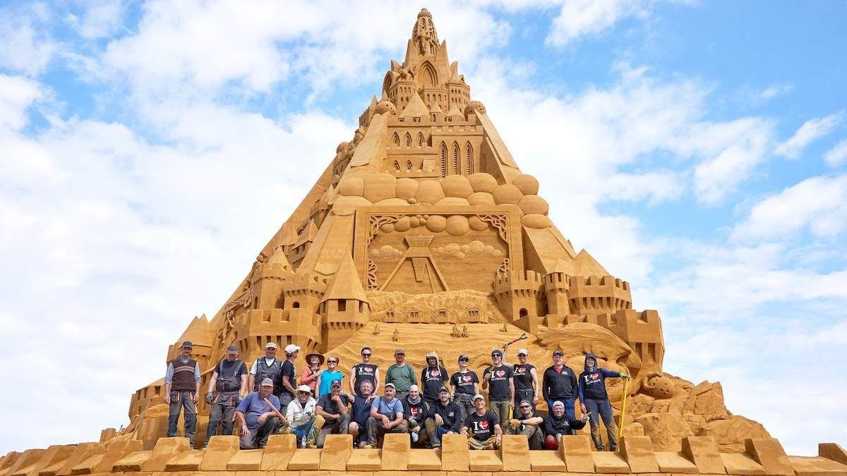 У Данії побудували найвищий пісочний замок: відео