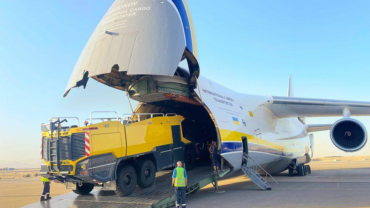 Український Ан-124 Руслан перевіз надпотужні пожежні автомобілі: фото