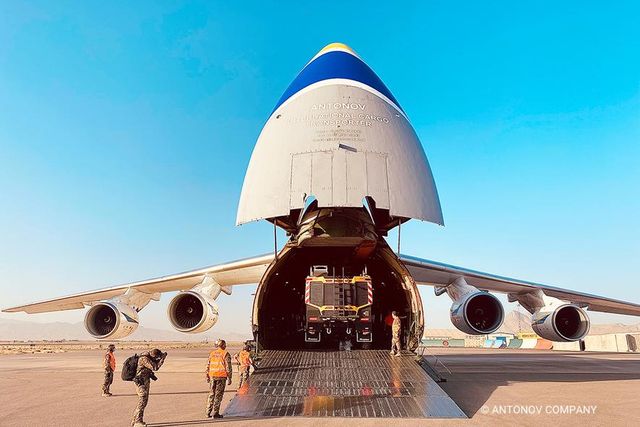 Український Ан-124 Руслан перевіз надпотужні пожежні автомобілі: фото - фото 467060