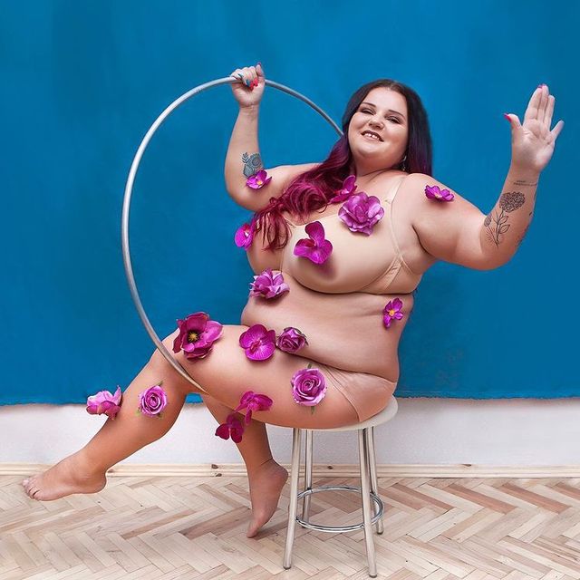 alyona alyоna потролила реперку Cardi B у новій фотопародії - фото 467074