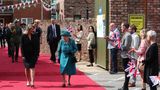 Єлизавета II відвідала знімальний майданчик найстарішого серіалу Британії