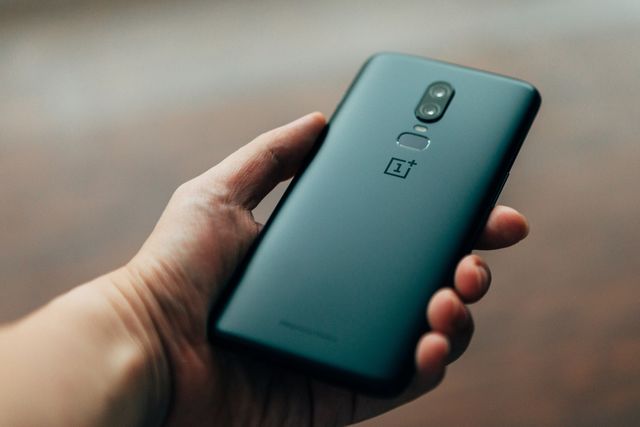 Глава OnePlus пояснив 'відсутність' захисту від води у своїх смартфонах - фото 467297