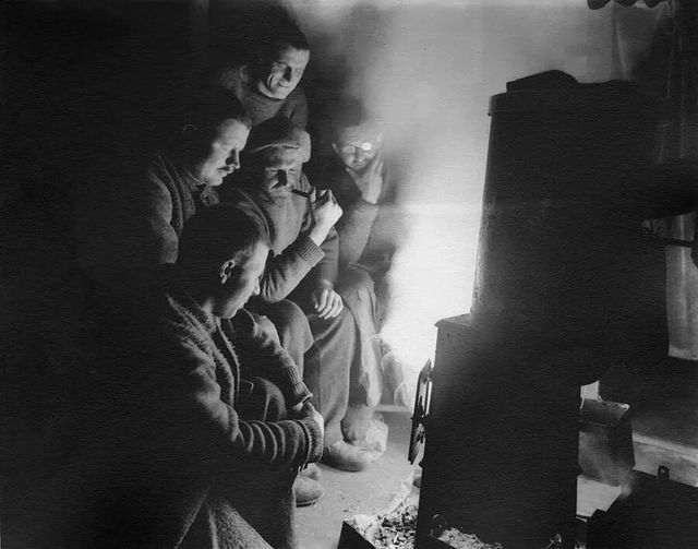 Антарктида у XX століття: дивовижні фотографії холодного континенту - фото 467327