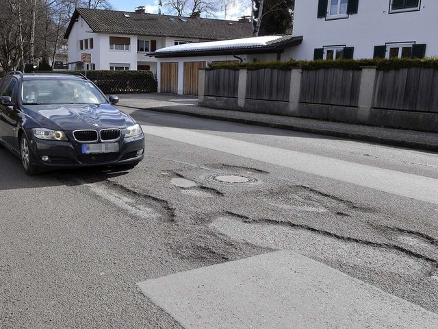 Як не угробити машину на розбитій дорозі: секрети й нюанси їзди ямами - фото 467481