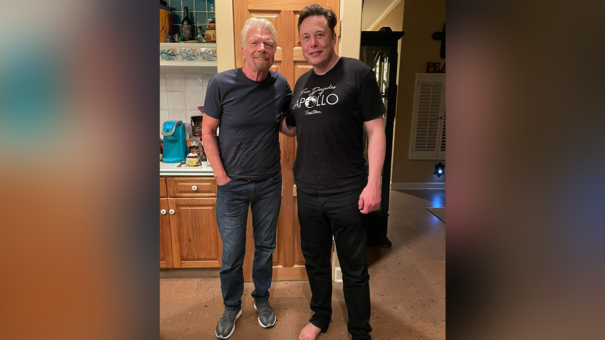 Ілон Маск забронював політ в космос на кораблі Річарда Бренсона - фото 1