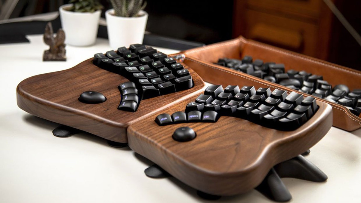 Дерев'яна клавіатура складається з двох половин - фото 1