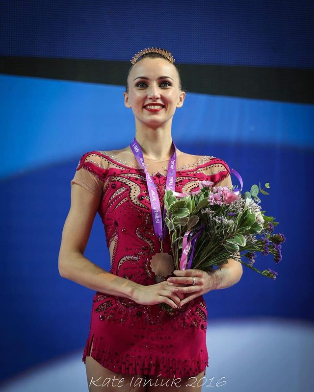 Найгарячіші образи Ганни Різатдінової за всю кар'єру: добірка фото іменинниці (18+) - фото 468267