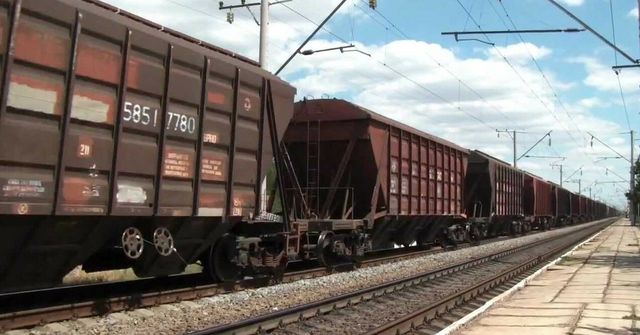 Укрзалізниця побудувала колію у Чорнобильську зону відчуження і готується запустити потяг - фото 468359